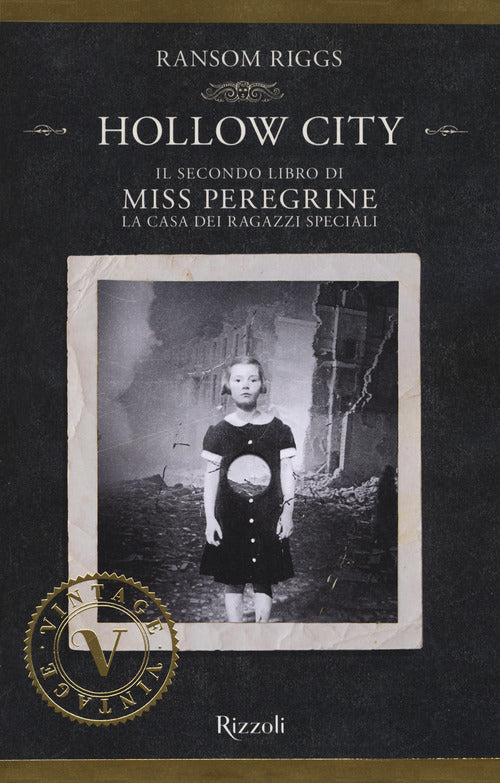 Cover of Hollow City. Il secondo libro di Miss Peregrine. La casa dei ragazzi speciali