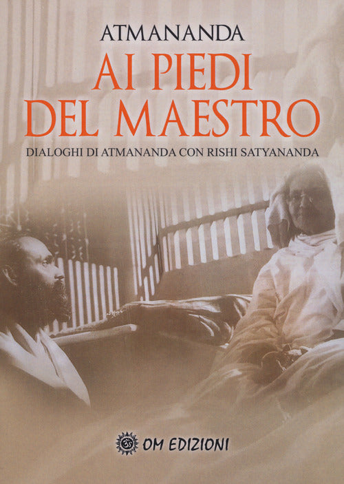 Cover of Ai piedi del maestro. Dialoghi di Atmananda con Rishi Satyananda