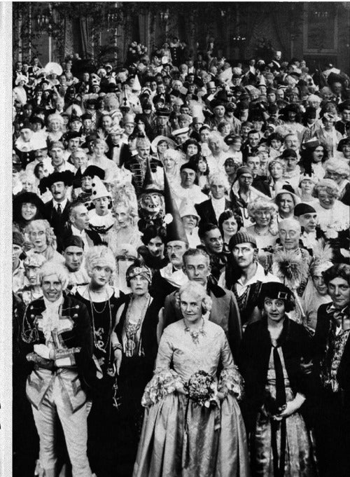 Costume balls. Dressing up history 18701927