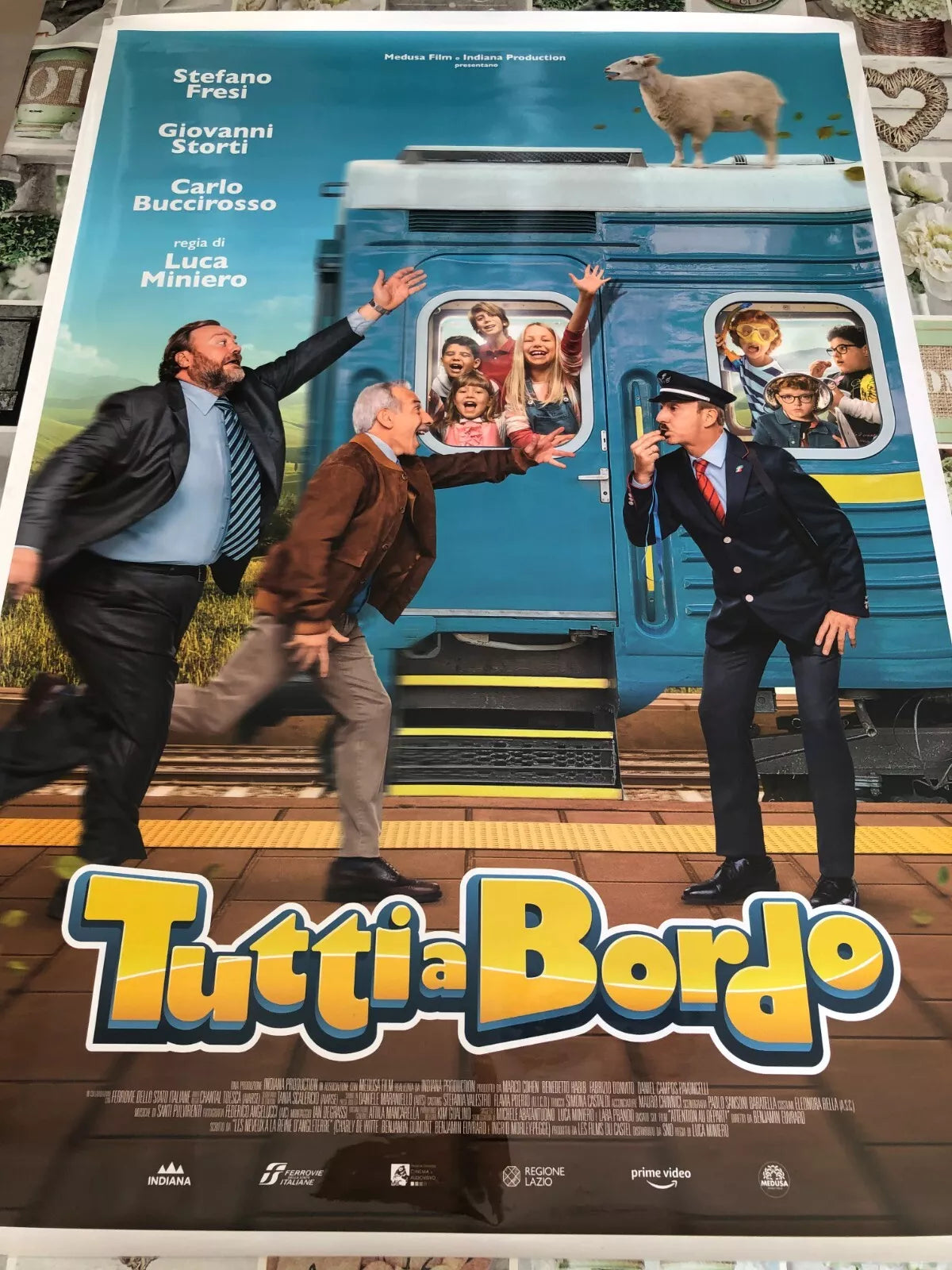 Poster locandina Tutti a bordo 100x70 cm ORIGINALE da cinema 2022 di Miniero Luc