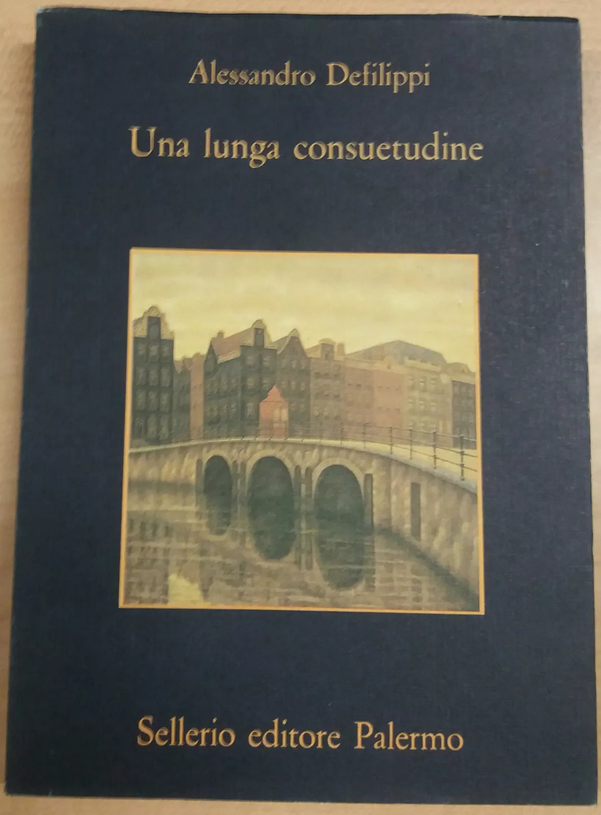 UNA LUNGA CONSUETUDINE - ALESSANDRO DEFILIPPI - SELLERIO - 1994 - M