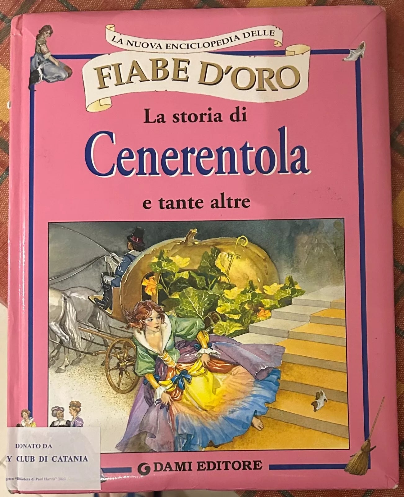 La storia di Cenerentola e tante altre di Peter Holeinone