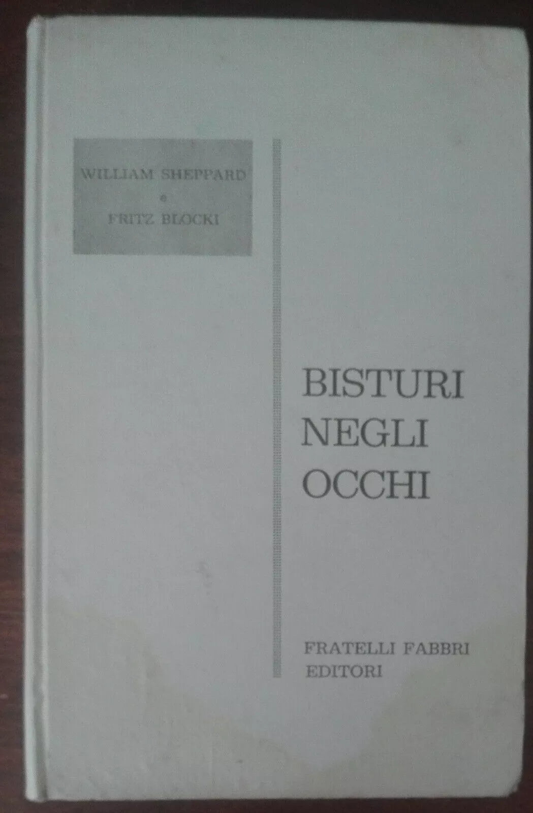 Bisturi negli occhi