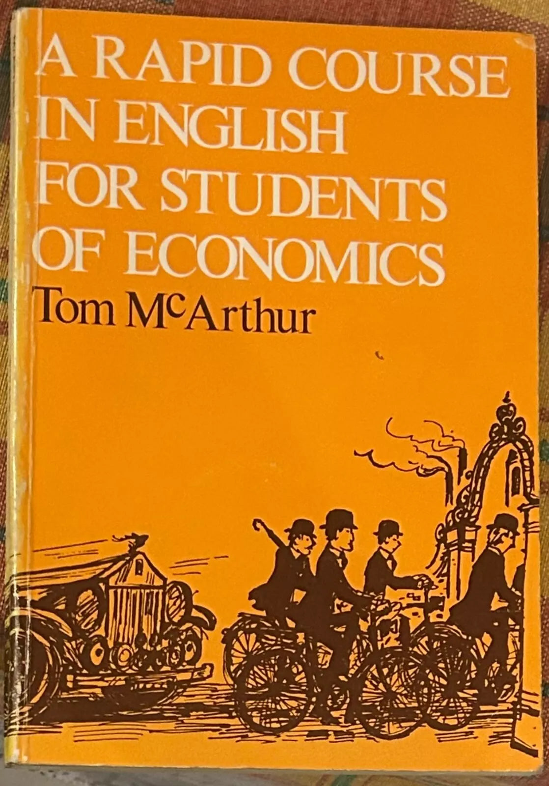 A Rapid Course in English for Students of Economics di Tom Mcarthur