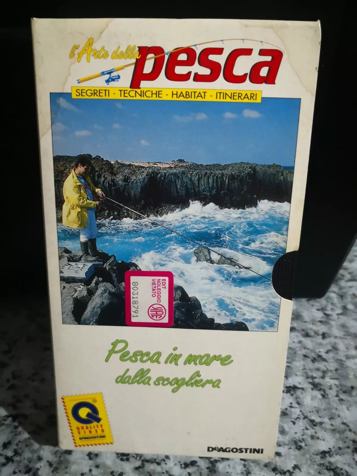 Pesca in mare dalla scogliera - vhs - 1995 - DeAgostini -F