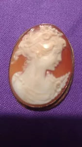 Cammeo in oro vintage 18 kr., 4x3 cm, ciondolo o spilla, 6,26 gr.