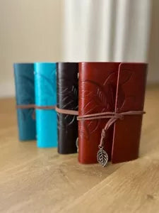 Diario vintage in pelle fatto a mano con foglie