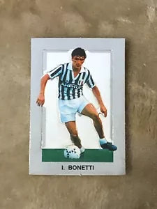 Figurina fustellata I Bonetti Juventus sorpresa patatine anni 80 di Aa vv