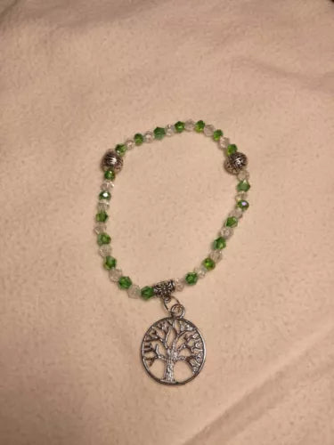 Bracciale con perline verdi e con charm Albero della Vita