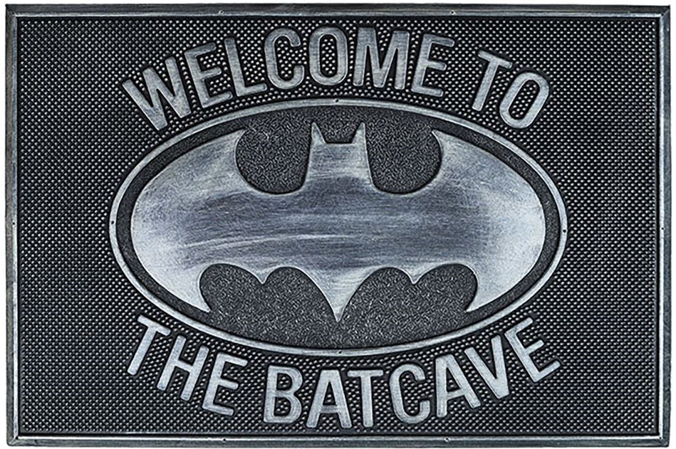 Dc Comics: Pyramid - Batman - Welcome To The Batcave (Rubber Mat / Zerbino Gomma)