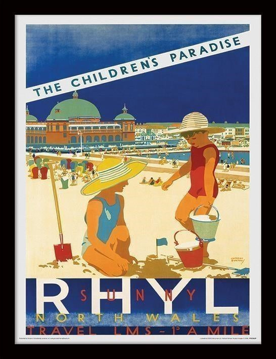 Pyramid: Rhyl (Bucket & Spade By Jackson Burton) (Stampa In Cornice)