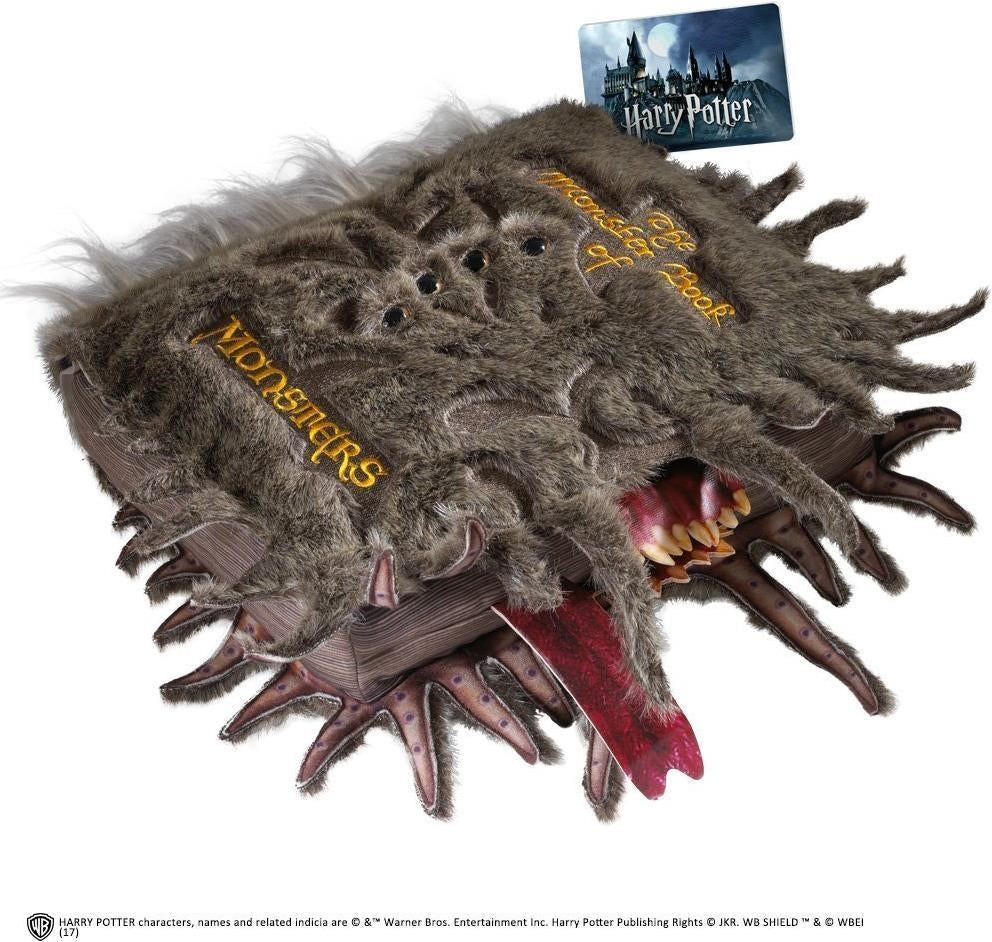 Harry Potter: Noble Collection - Libro Dei Mostri (Plush / Peluche 30 Cm)