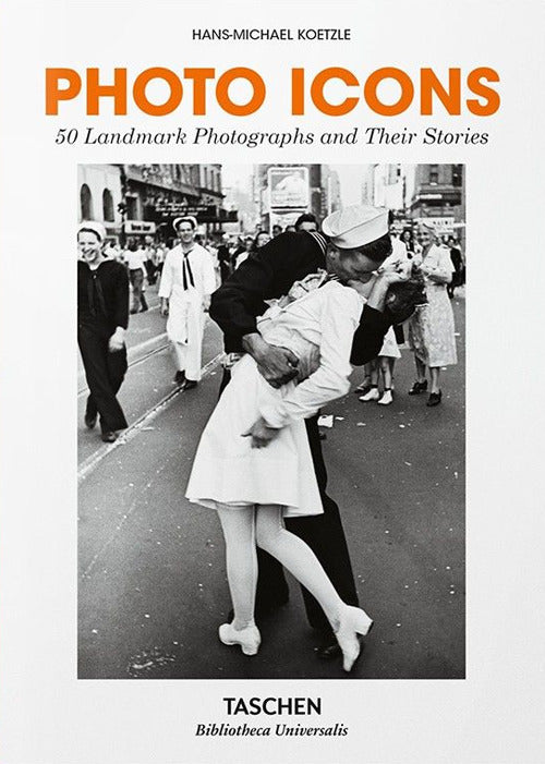 Cover of Photo icons. 50 landmark photographs and their stories. Ediz. italiana