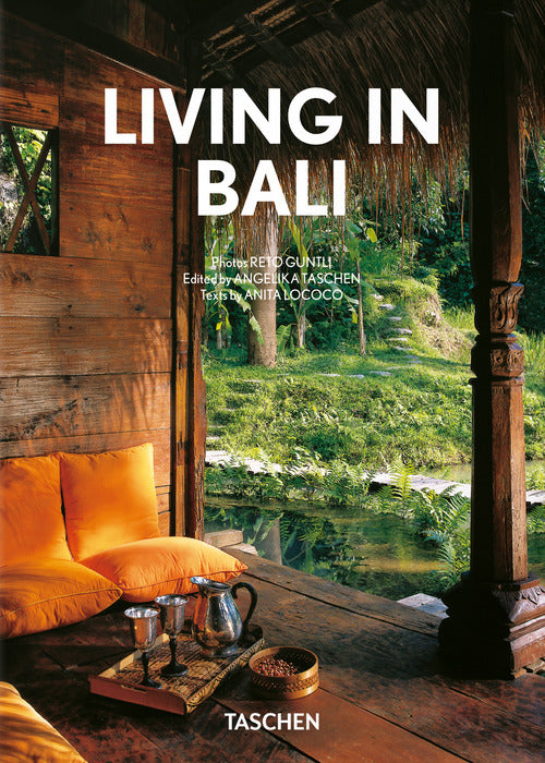 Cover of Living in Bali. 40th Ed. Ediz. inglese, francese e tedesca