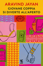 Giovane coppia si diverte all'aperto