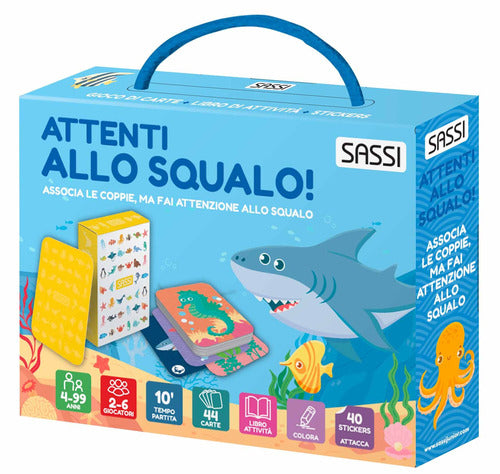 Cover of Attenti allo squalo! Valigetta con carte e stickers