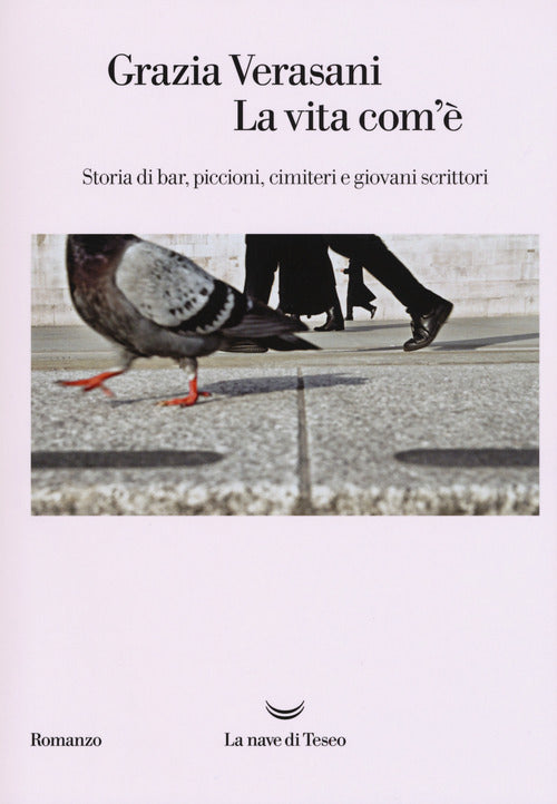 Cover of vita com’è. Storia di bar, piccioni, cimiteri e giovani scrittori