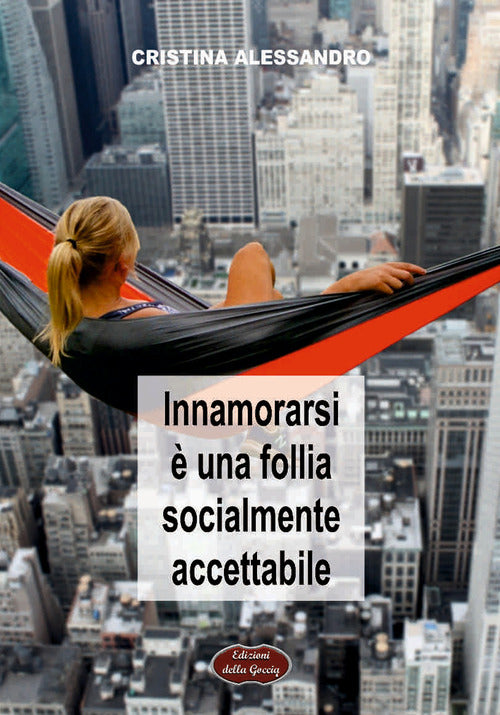 Cover of Innamorarsi è una follia socialmente accettabile