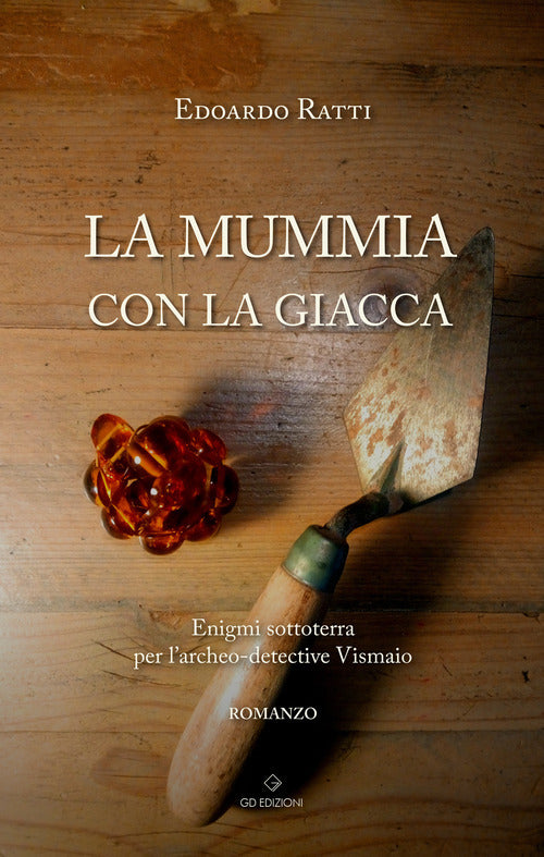 Cover of mummia con la giacca. Enigmi sottoterra per l'archeo-detective Vismaio
