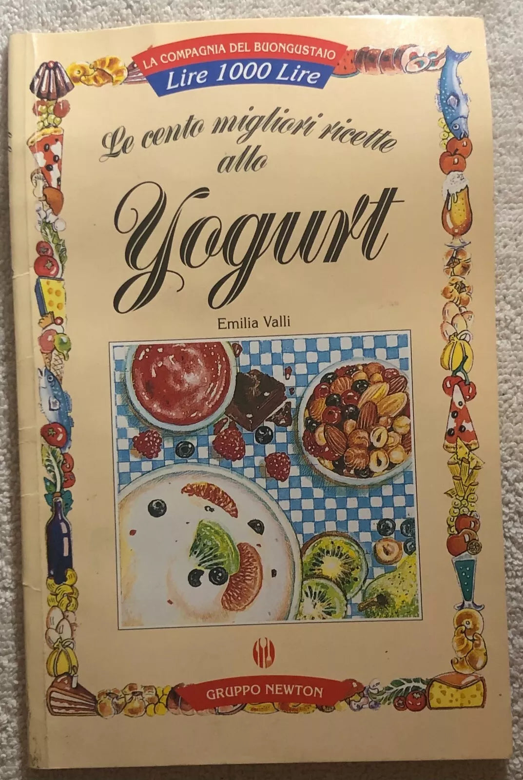 Le cento migliori ricette allo yogurt di Emilia Valli, 1998, Newton Compton Ed