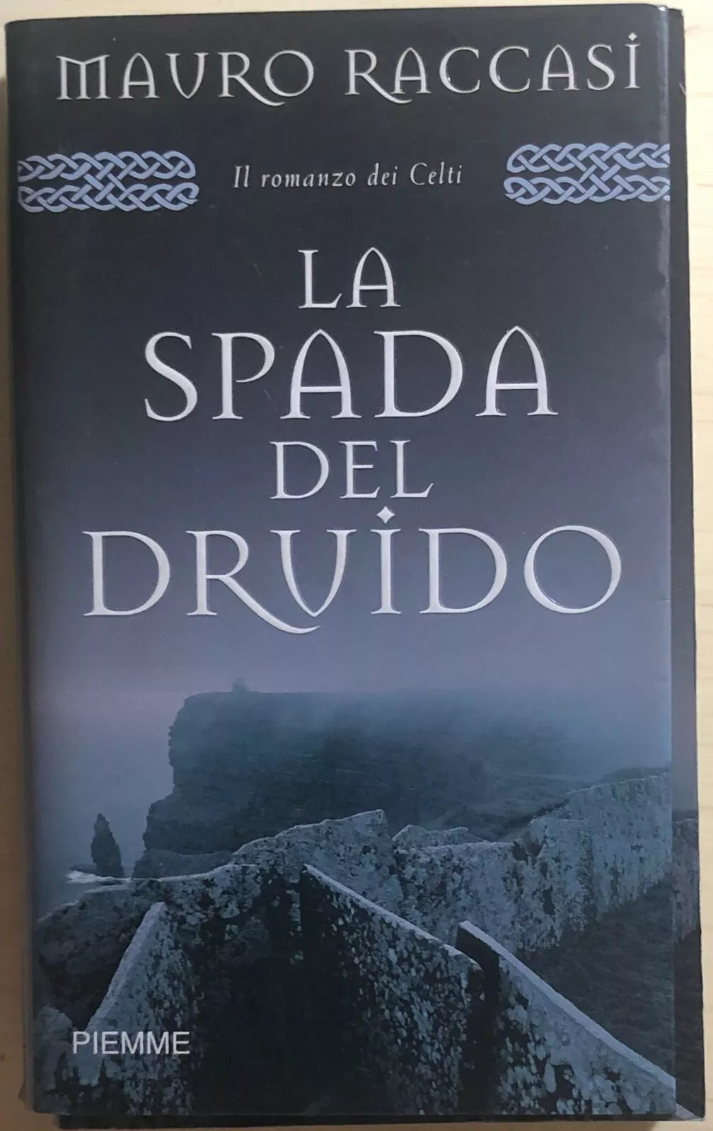 La spada del druido di Mauro Raccasi, 2005, Piemme