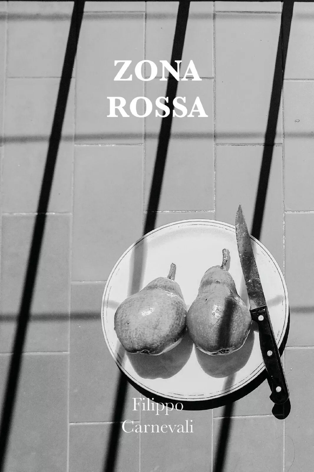 Zona rossa. Aperitivi apotropaici, svolte brusche, palmi di sole di Filippo Carn