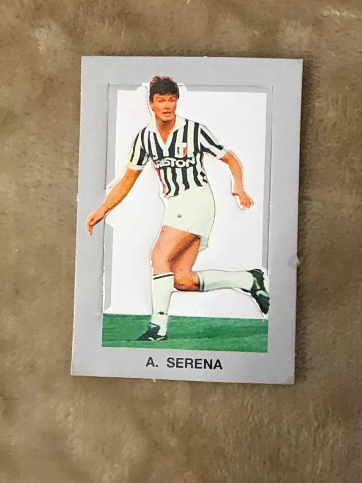 Figurina fustellata A Serena Juventus sorpresa patatine anni 80 di Aa vv