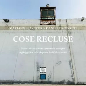 Cose recluse Storie e vite raccontate attraverso le immagini degli oggetti in