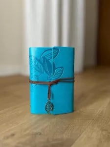 Diario vintage in pelle fatto a mano con foglie
